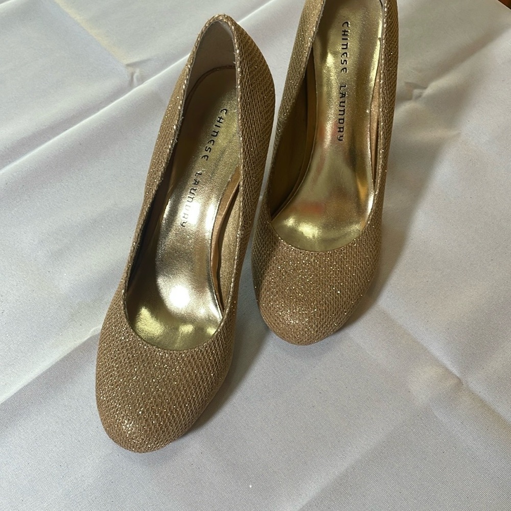 💕 3/$50 BUNDLE Chinese Laundry Honey Glitter Gold Nightlight Pump - Picture 8 of 17